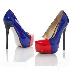 Mode bleu et des chaussures rouges à talons hauts